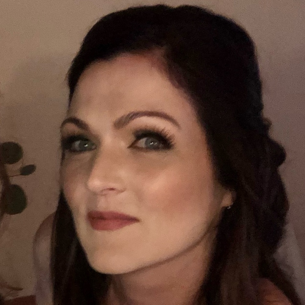 Meet your Posher, Ellena